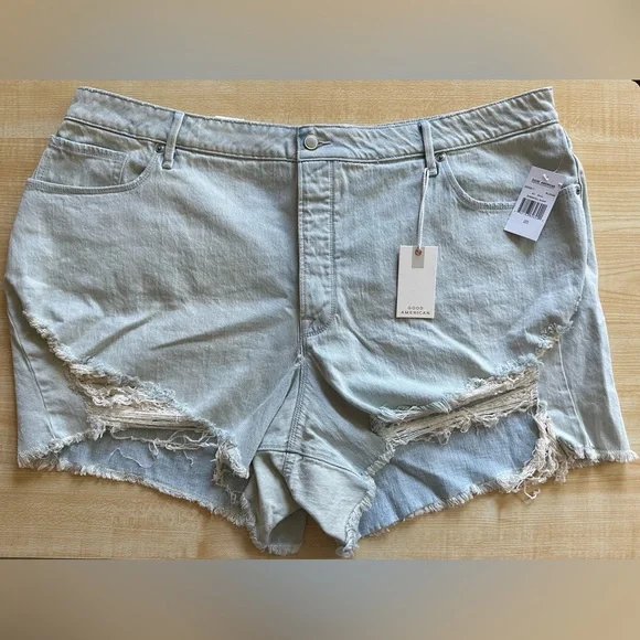 SOLD🩵Good American Light Wash Distressed Bombshell Denim Short in Blue648 Size - Picture 1 of 16
